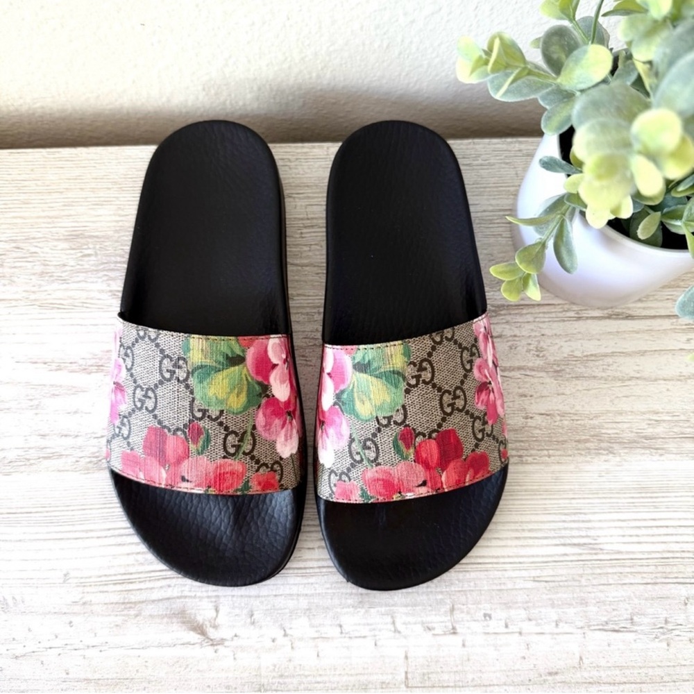 New Gucci GG Supreme Floral Bloom Rubber Pool Slide Women Sandals Size 37, US 7 - Picture 2 of 5